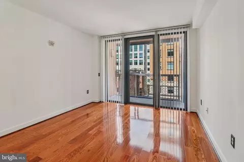 Living - 616 E Street St NW #721, Washington, DC 20004 photo 9 of 10