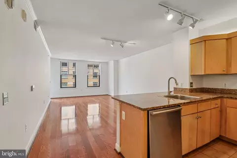 Living - 616 E Street St NW #721, Washington, DC 20004 photo 7 of 10