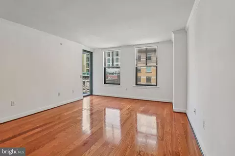 Living - 616 E Street St NW #721, Washington, DC 20004 photo 4 of 10