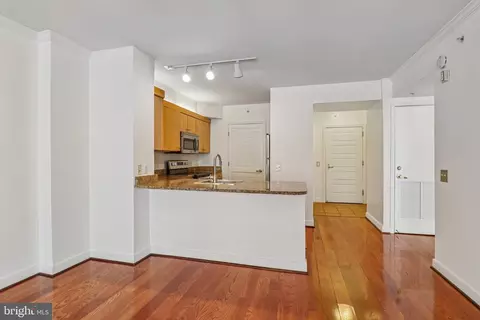 Living - 616 E Street St NW #721, Washington, DC 20004 photo 8 of 10