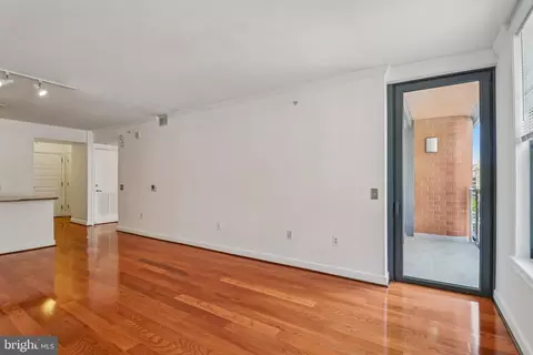 Living - 616 E Street St NW #721, Washington, DC 20004 photo 3 of 10