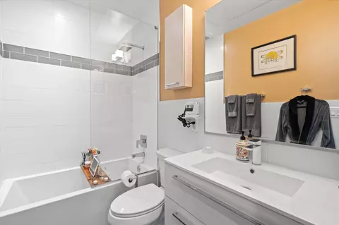 Bath - 1337 K St SE #PENTHOUSE 2, Washington, DC 20003 photo 2 of 2
