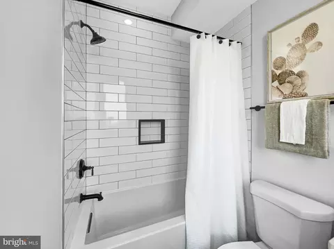 Bath - 1026 18th St NE # PH-7, Washington, DC 20002 photo 2 of 3