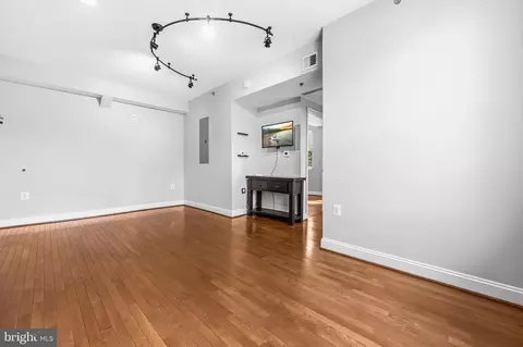Living - 1831 2nd St NE #207, Washington, DC 20002 photo 4 of 4