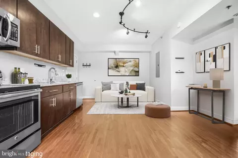Living - 1831 2nd St NE #207, Washington, DC 20002 photo 2 of 4