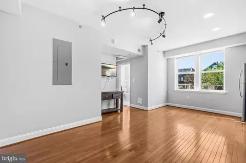 Living - 1831 2nd St NE #207, Washington, DC 20002 photo 3 of 4