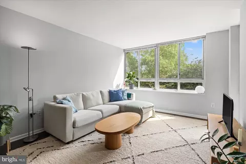 355 I St SW #217, Washington, DC 20024