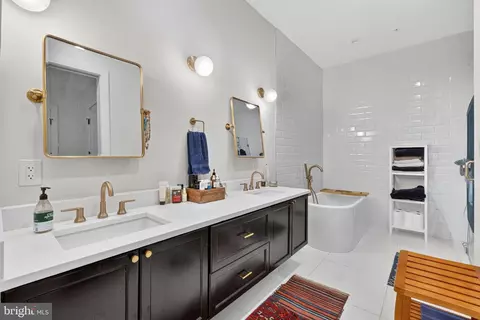 Bath - 1419 Upshur St NW #2, Washington, DC 20011 photo 4 of 6