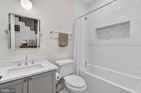 Bath - 1419 Upshur St NW #2, Washington, DC 20011 photo 1 of 6