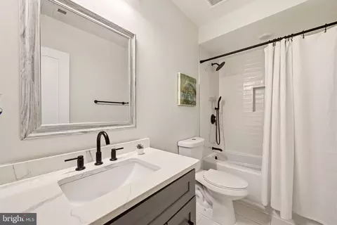 Bath - 1948 3rd St NE #D, Washington, DC 20002 photo 3 of 3