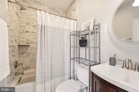 Bath - 156 Todd Pl NE, Washington, DC 20002 photo 2 of 6