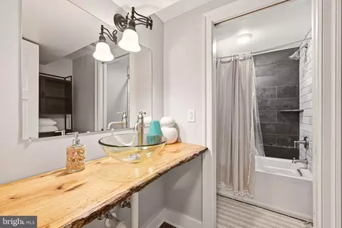 Bath - 156 Todd Pl NE, Washington, DC 20002 photo 5 of 6