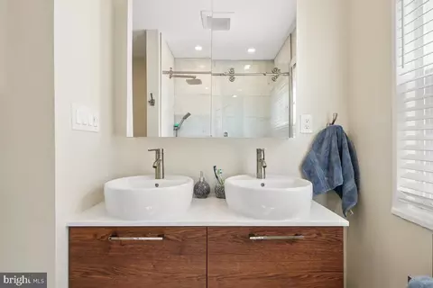 Bath - 715 Delafield St NE, Washington, DC 20017 photo 2 of 5