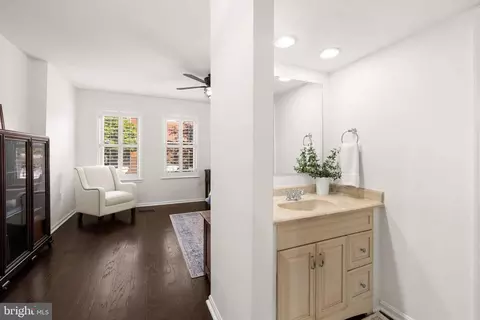 Entry Way - 22 15th St NE #22, Washington, DC 20002 photo 4 of 5