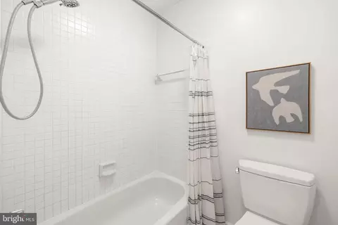 Bath - 22 15th St NE #22, Washington, DC 20002 photo 2 of 4