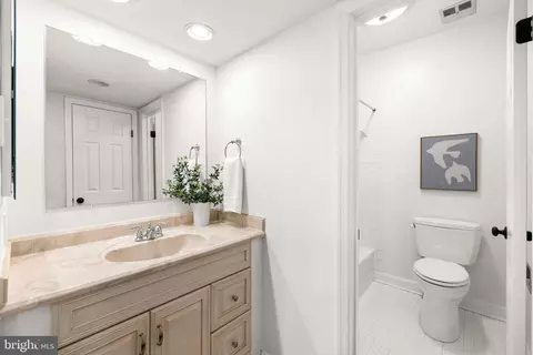 Bath - 22 15th St NE #22, Washington, DC 20002 photo 1 of 4