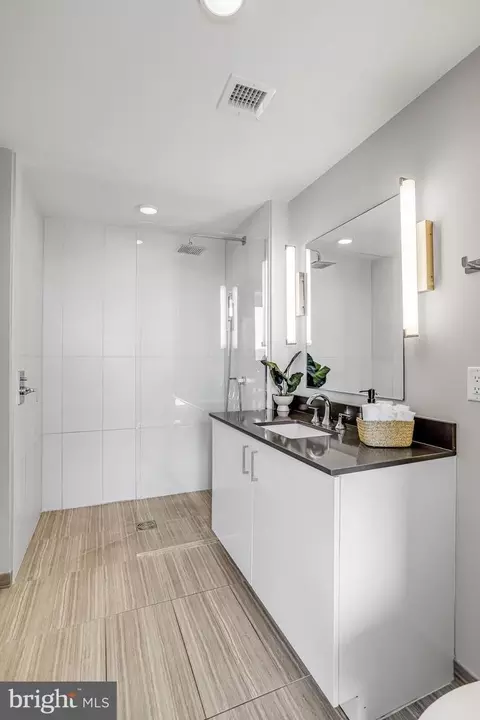 Bath - 88 V St SW #605, Washington, DC 20024 photo 1 of 2