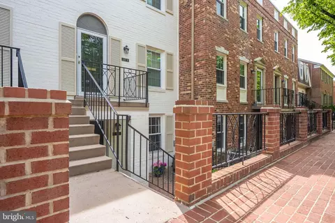 3287 Sutton Pl NW #D, Washington, DC 20016