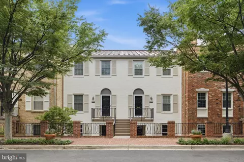 3287 Sutton Pl NW #D, Washington, DC 20016
