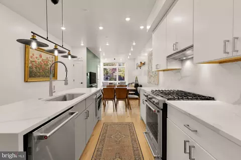 Entry Way - 81 U St NW #A, Washington, DC 20001 photo 3 of 7