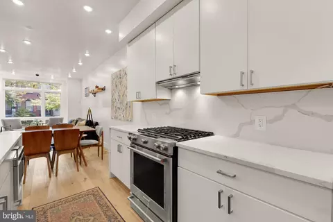 Entry Way - 81 U St NW #A, Washington, DC 20001 photo 4 of 7