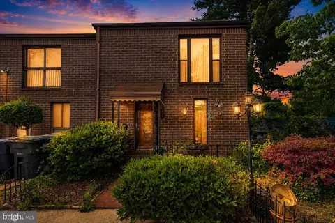834 Wheeler Hill Dr SE #834, Washington, DC 20032