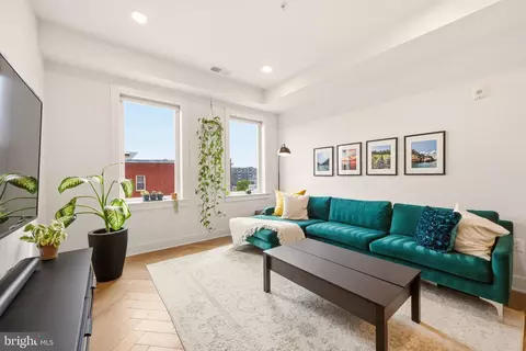 838 Varnum St NW #11, Washington, DC 20011