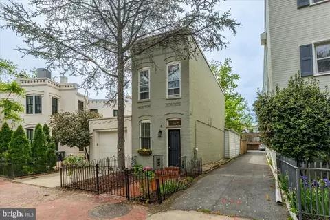 331 10th St SE, Washington, DC 20003