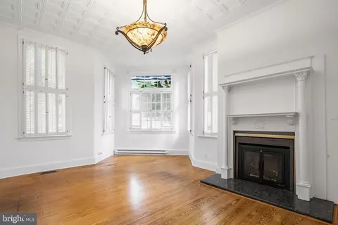 Living - 400 7th St SE, Washington, DC 20003 photo 1 of 3