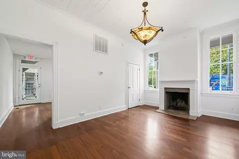 Living - 400 7th St SE, Washington, DC 20003 photo 2 of 3