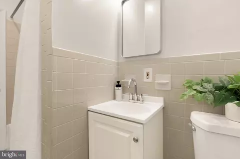 Bath - 31 Florida Ave NE, Washington, DC 20002 photo 1 of 5