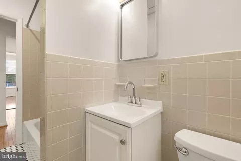 Bath - 31 Florida Ave NE, Washington, DC 20002 photo 3 of 5