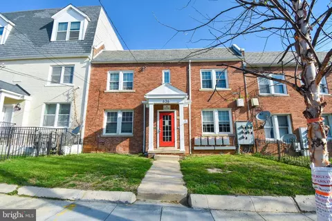 636 Girard St NE, Washington, DC 20017