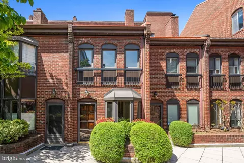 1008 Paper Mill Ct NW #1008, Washington, DC 20007