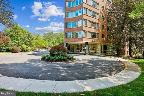 4200 Cathedral Ave NW #716, Washington, DC 20016