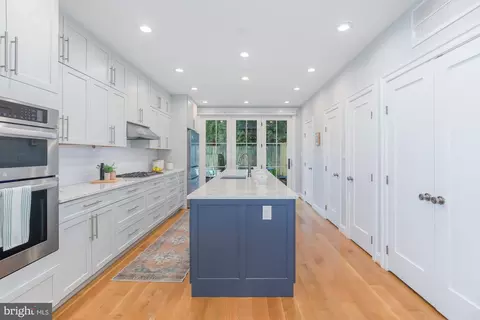 Entry Way - 420 4th St SE, Washington, DC 20003 photo 2 of 2