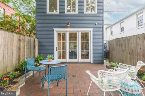 Exterior - 420 4th St SE, Washington, DC 20003 photo 3 of 4