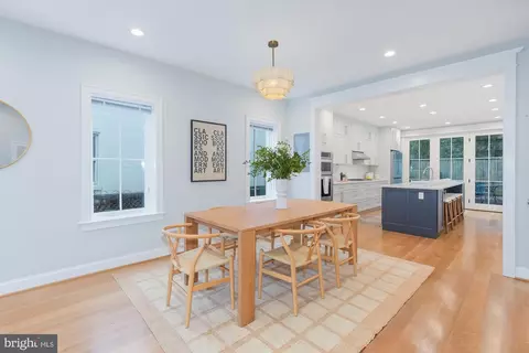Dining - 420 4th St SE, Washington, DC 20003 photo 2 of 5