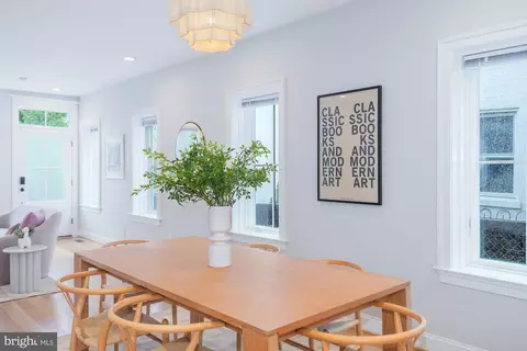 Dining - 420 4th St SE, Washington, DC 20003 photo 4 of 5