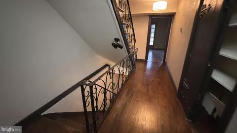 Entry Way - 2142 Cathedral Ave NW, Washington, DC 20008 photo 10 of 11