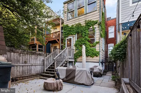 Exterior - 264 15th St SE, Washington, DC 20003 photo 3 of 4