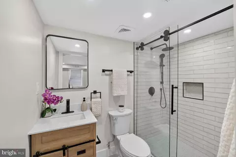 Bath - 1114 Oates St NE, Washington, DC 20002 photo 3 of 3