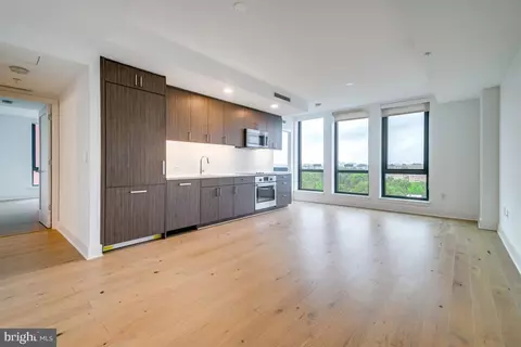 1211 Van St SE #806, Washington, DC 20003