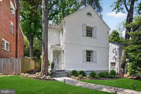 6120 32nd Pl NW, Washington, DC 20015
