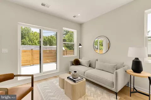 2606 41st St NW #7, Washington, DC 20007