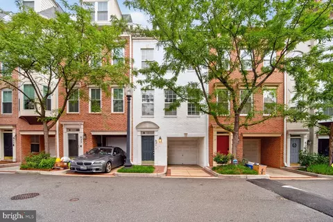 821 Capitol Square Pl SW, Washington, DC 20024