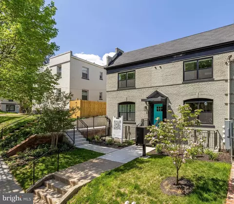 2606 41st St NW #2, Washington, DC 20007