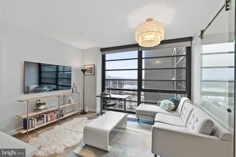 1300 4th St SE #806, Washington, DC 20003