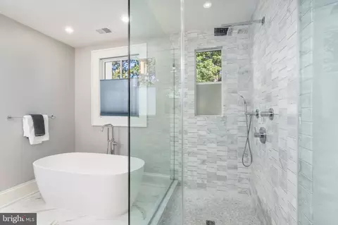 Bath - 3128 Appleton St NW, Washington, DC 20008 photo 3 of 9