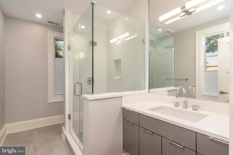 Bath - 3128 Appleton St NW, Washington, DC 20008 photo 5 of 9